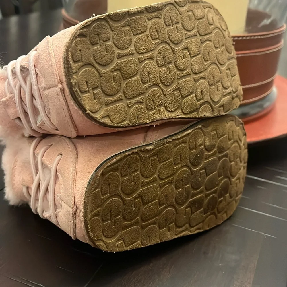 Ugg Australia I Boo infant baby booties boots Size Small 2/3 new 6-12 Months